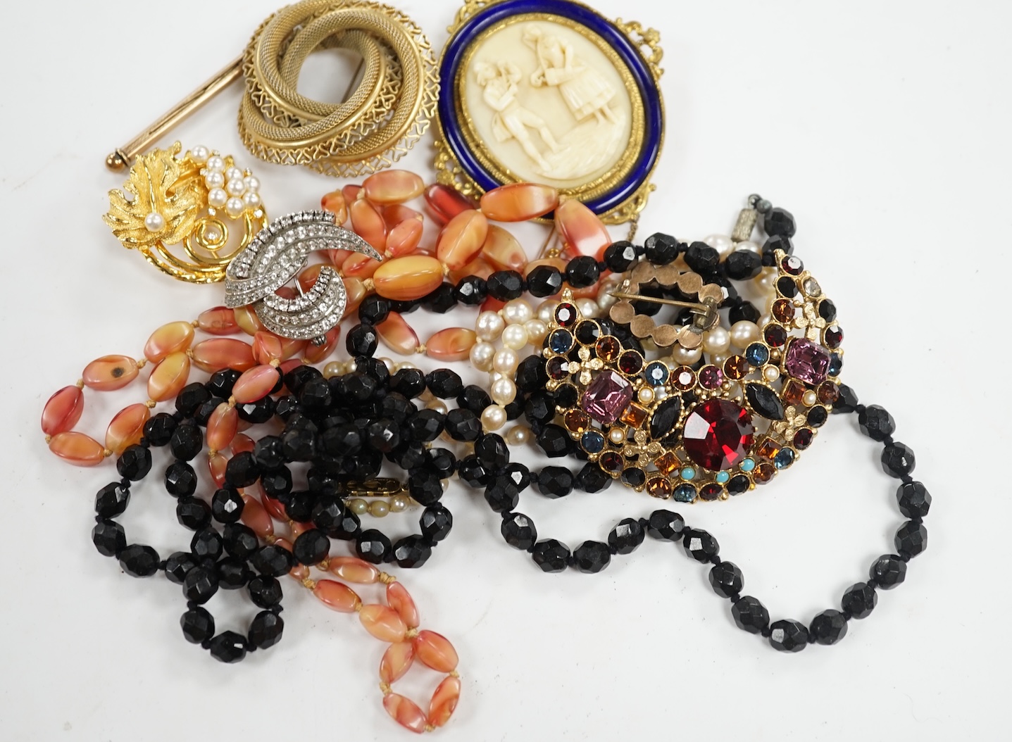 Assorted jewellery etc. including a 9ct gold swizzle stick, a Victorian yellow metal and garnet set brooch, a silver and paste set brooch, a cultured pearl necklace and assorted costume jewellery. Condition - poor to fai